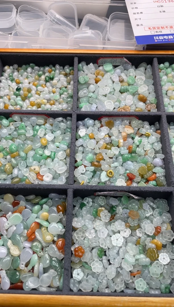 翡翠未镶嵌颈饰000000