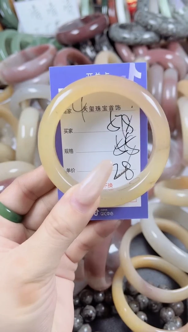 未镶嵌手镯石英质玉578