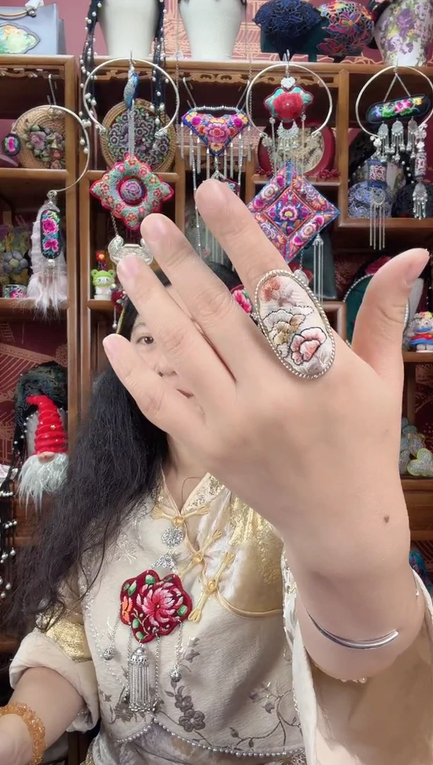 刺绣耳环92甜甜家