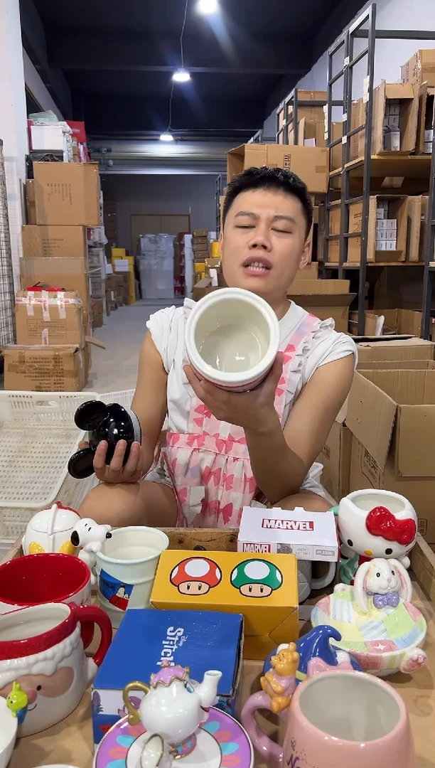 瓷片原盒米奇双耳带盖罐