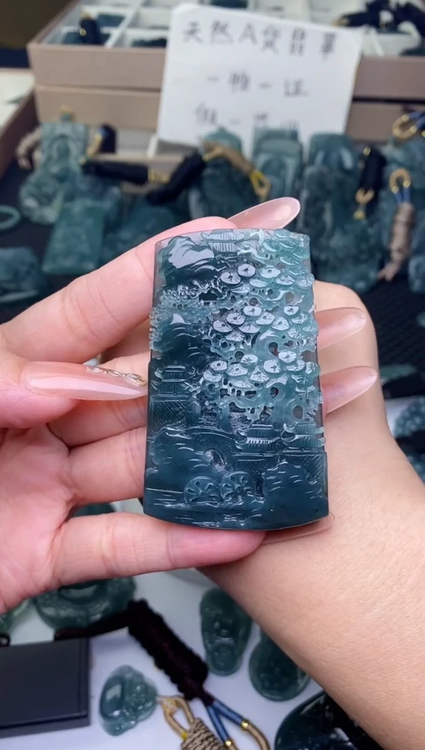 颈饰未镶嵌翡翠