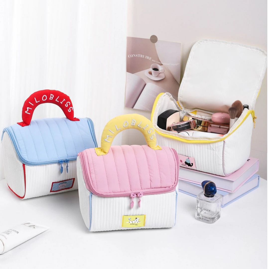 可爱刺绣小房子化妆包大容量多功能收纳包伴手礼网红外出高颜值