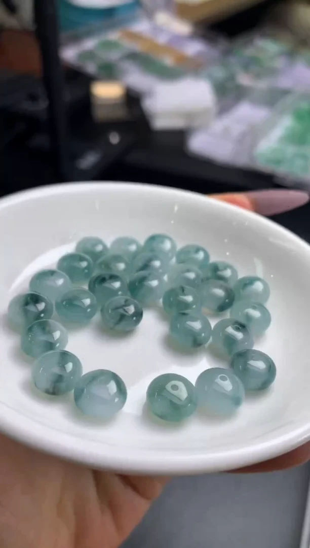 翡翠裸石多样性发一件