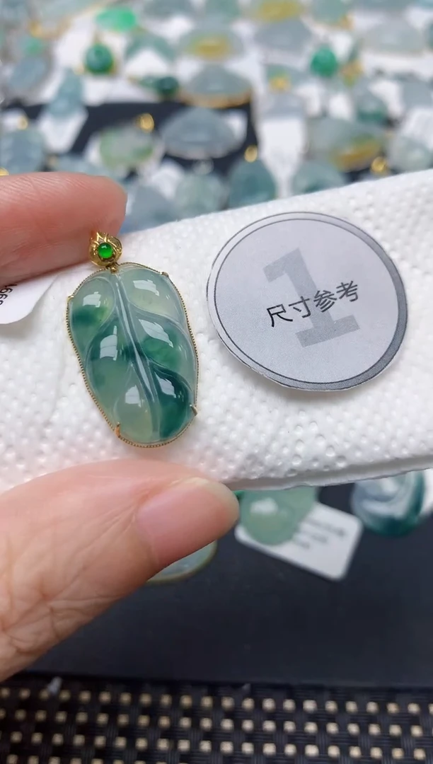 颈饰18K金镶嵌翡翠天然缅甸A货翡翠