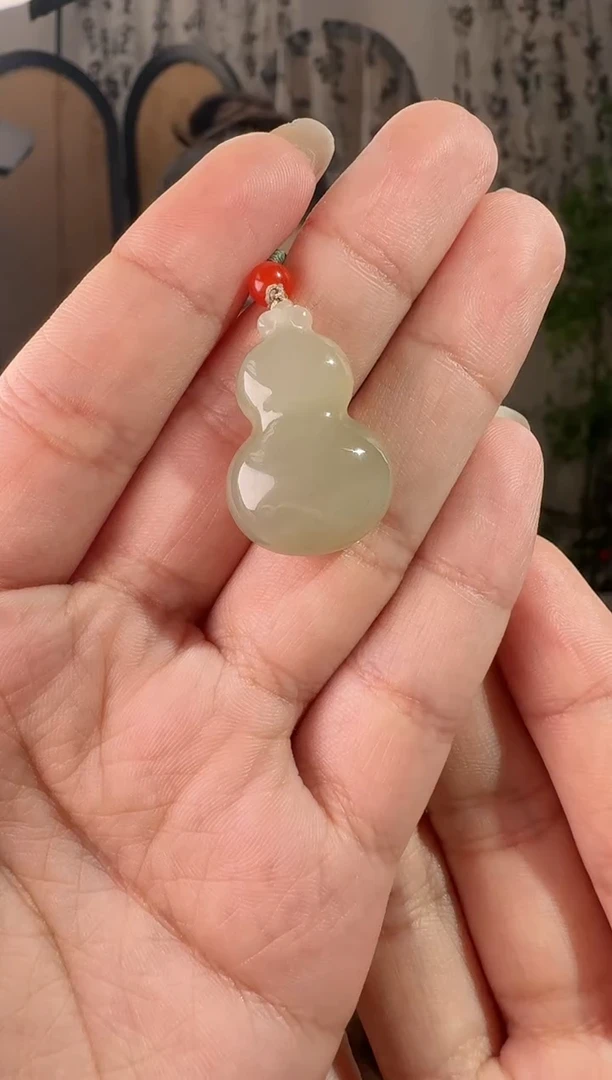 颈饰未镶嵌和田玉晴水葫芦 p