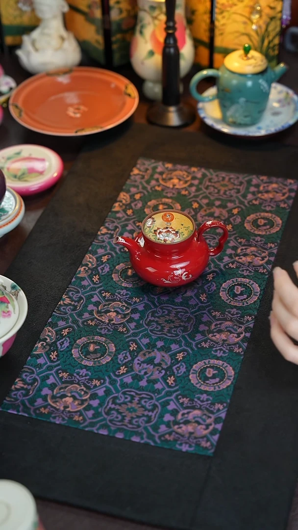 景德镇手工手绘三秋月粉彩紫砂壶