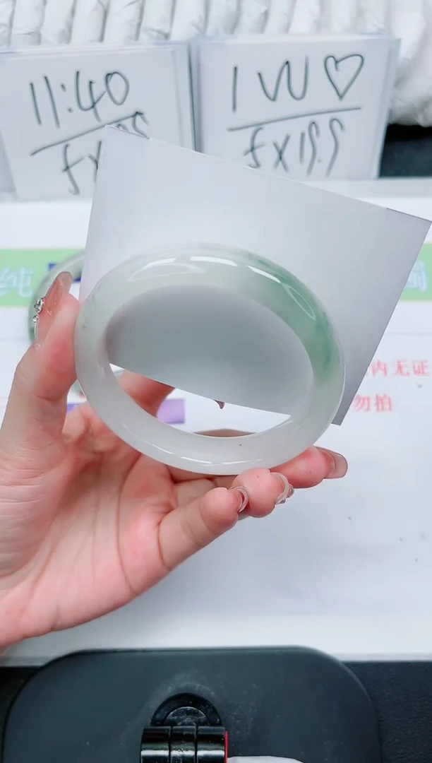 【闪购商品】石英质玉手镯未镶嵌145