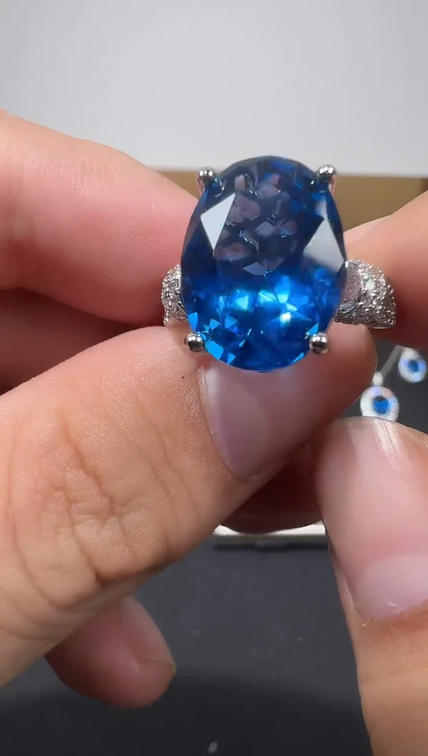 戒指蓝宝石18K金镶嵌899