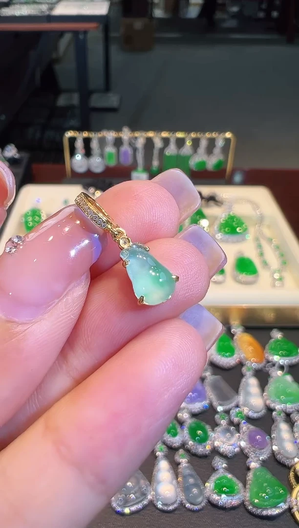 【闪购商品】翡翠耳饰18K金镶嵌翡翠