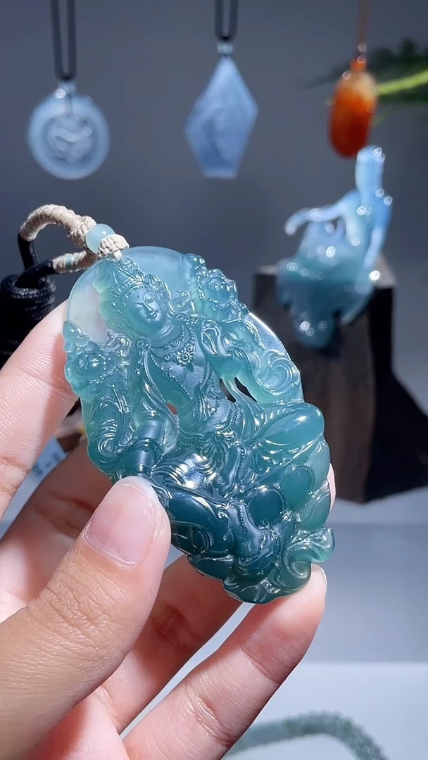 颈饰未镶嵌翡翠度母