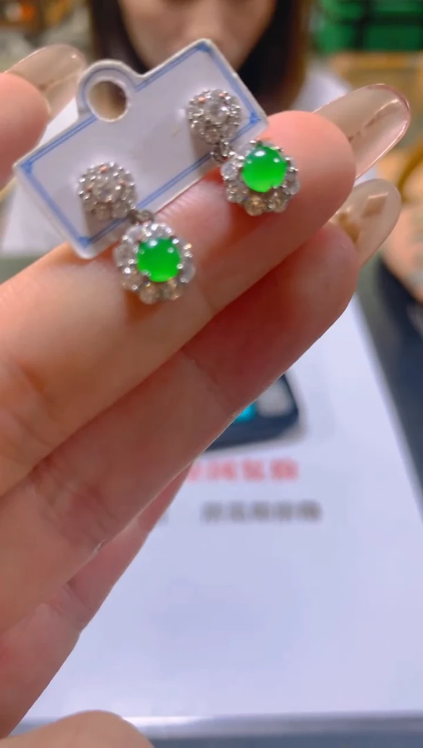 未镶嵌翡翠耳饰多样性发一