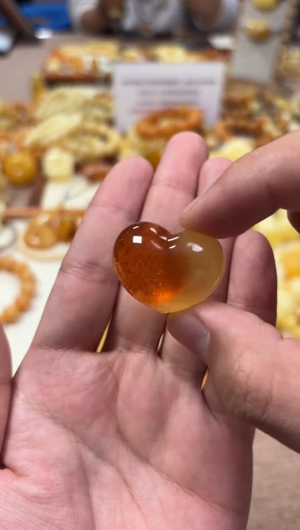 【闪购商品】蜜蜡裸石未镶嵌爱心