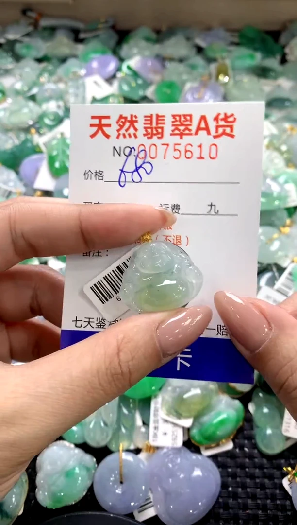 颈饰18K金镶嵌翡翠1