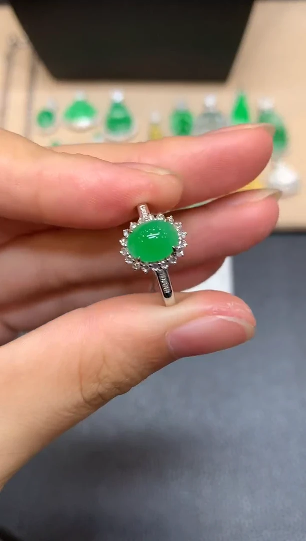 18K金镶嵌戒指翡翠蛋面【无服务费