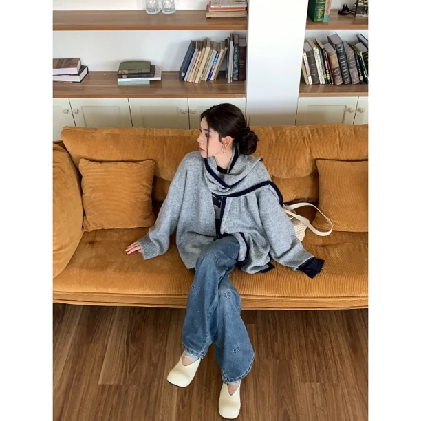 【赵小小&北欧明信片】T-98039 配围巾撞色毛衣慵懒风V领针织外套女