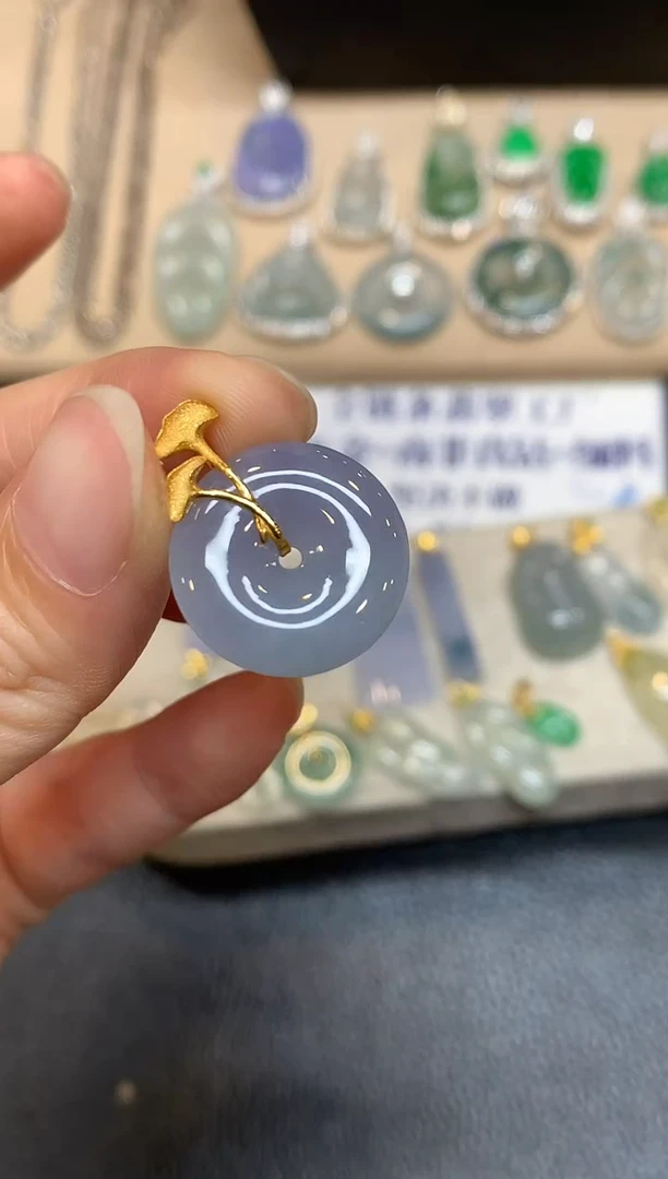 颈饰18K金镶嵌翡翠平安扣【无服务费