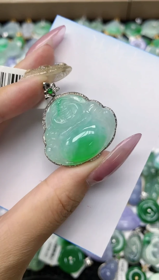 翡翠18K金镶嵌颈饰1111111111