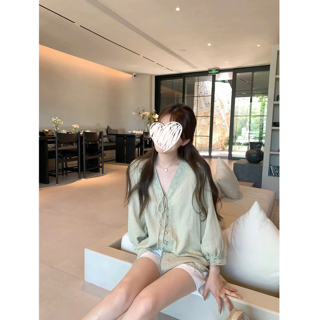 法式绿色蕾丝v领长袖防晒衬衫女夏季镂空钩花衬衣设计感宽松上衣