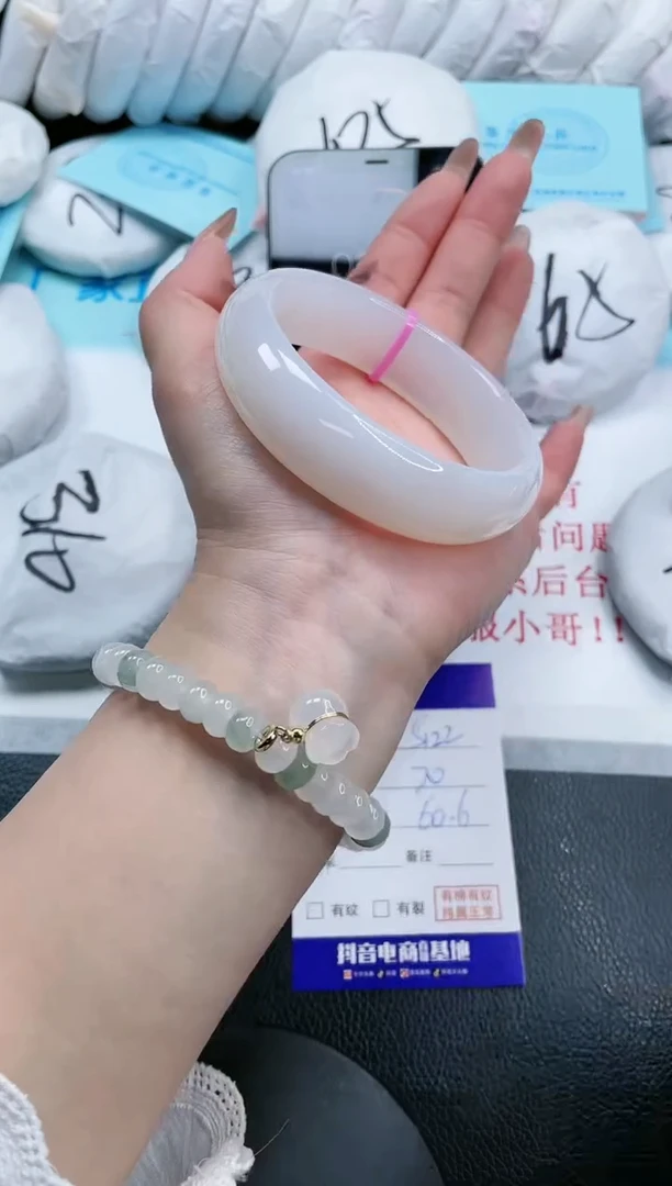 【闪购商品】石英质玉手镯未镶嵌10S122-60