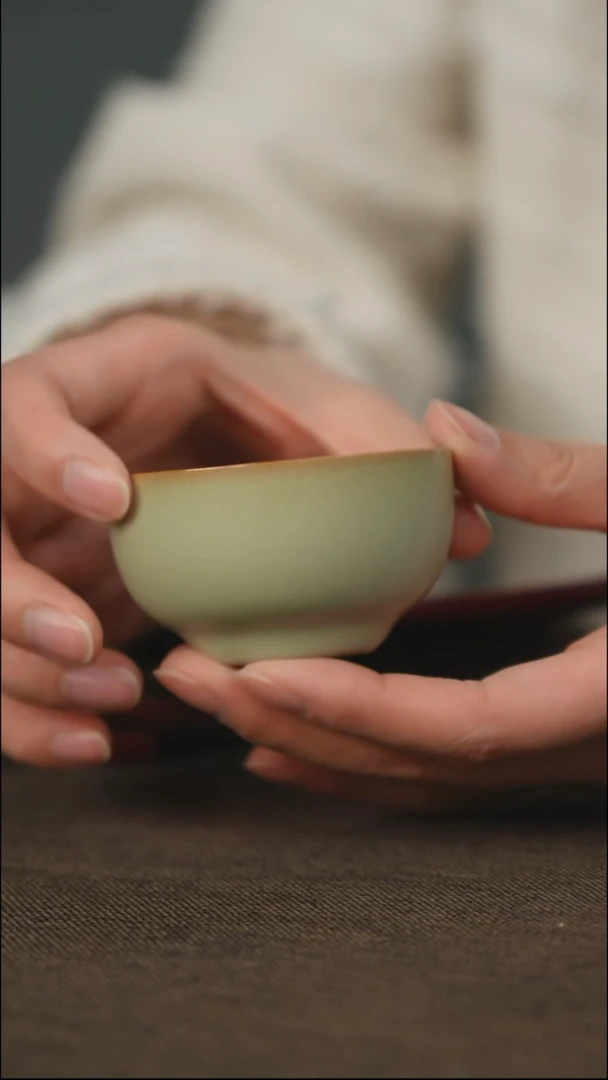 微微瑕 粉青 敛口杯 带底款
