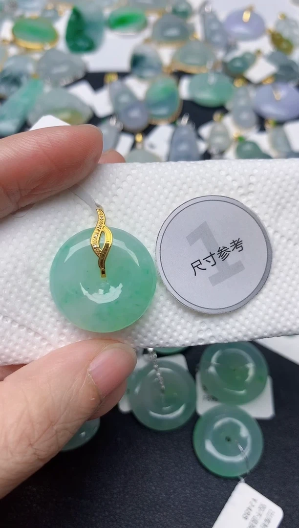 颈饰18K金镶嵌翡翠天然缅甸A货翡翠