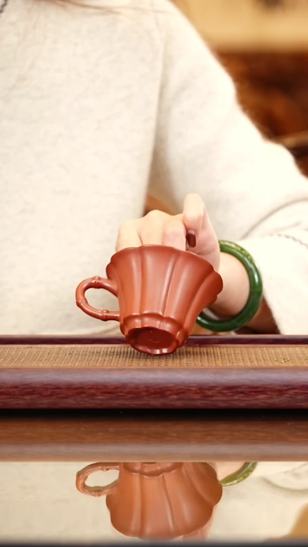 紫砂茶具大红袍带把花瓣杯