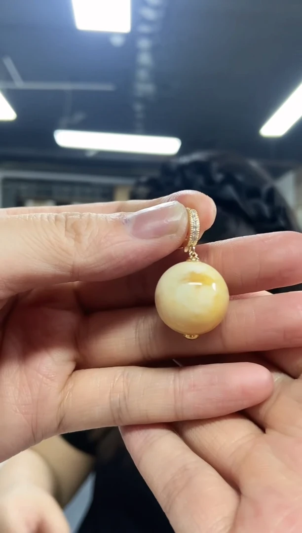 【闪购商品】蜜蜡裸石未镶嵌多样性发其一颜色微差