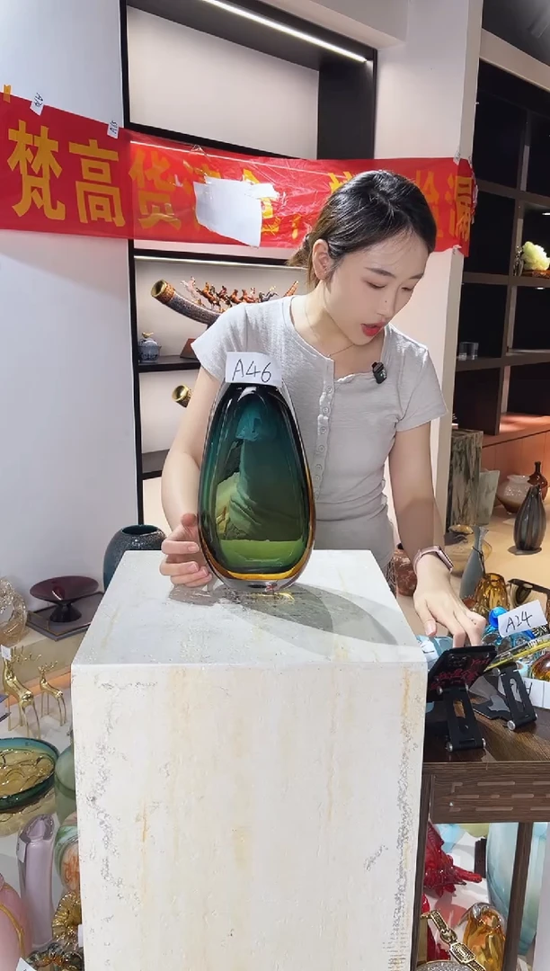 琉璃绿色花瓶清仓A46