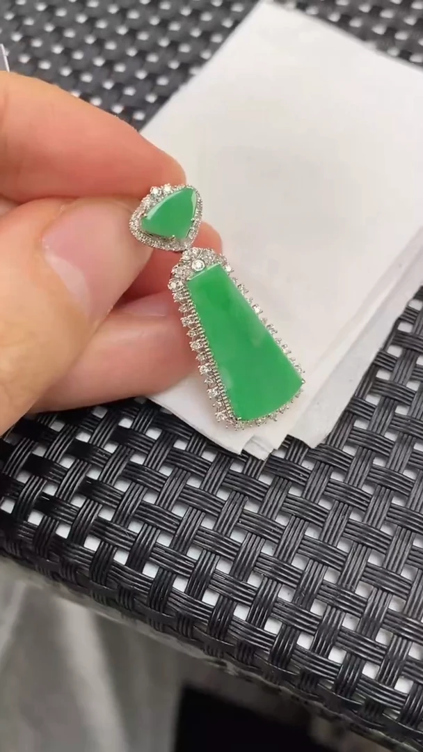 【闪购商品】翡翠吊坠(不含链)18K金镶嵌翡翠包镶无事牌