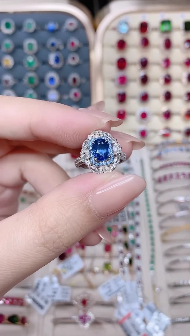 蓝宝石戒指蓝宝石18K金镶嵌微**曦.