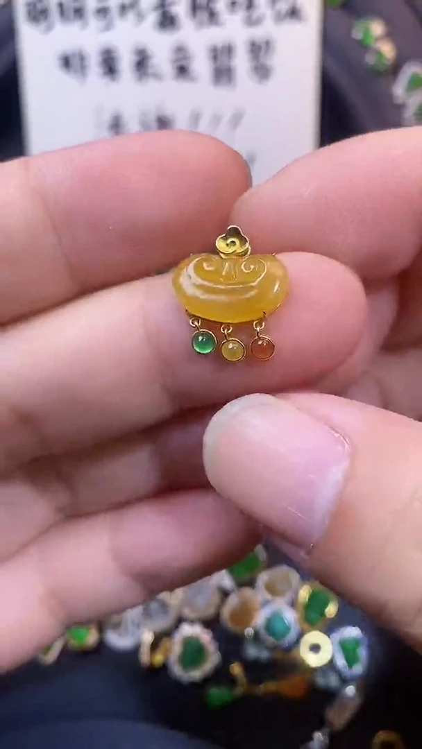 吊坠(不含链)18K金镶嵌翡翠米*1