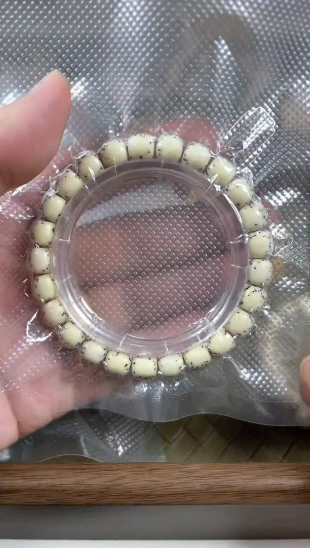 手串星月菩提微氧化 原生态石玉料绿背河豚9*8
