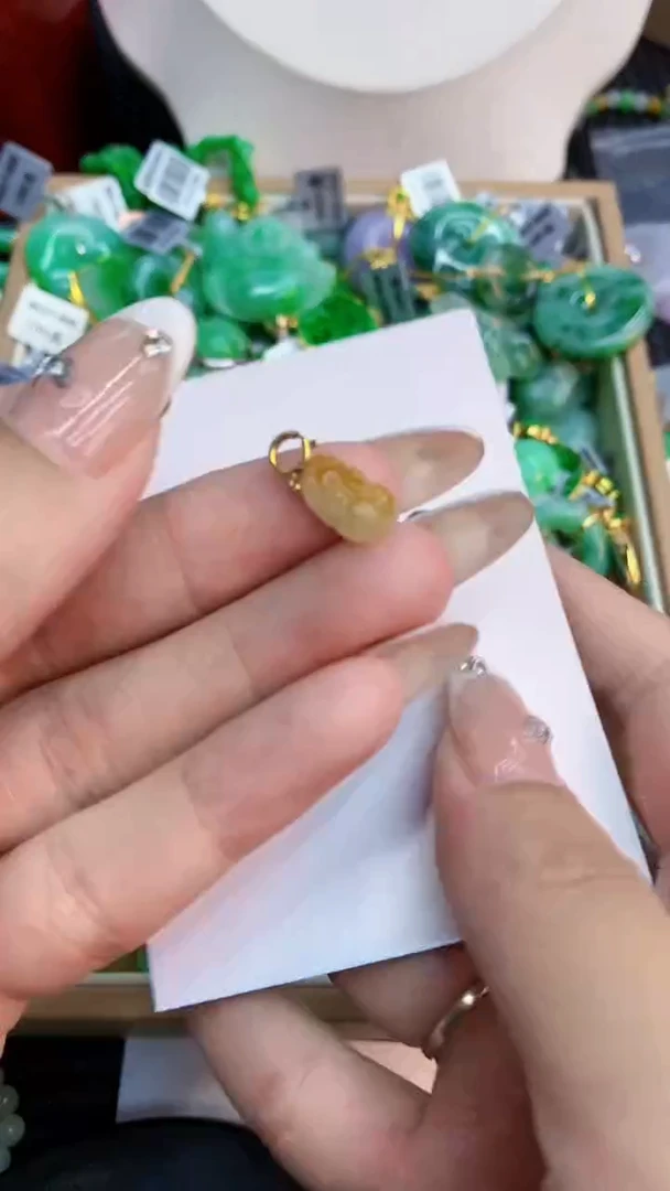 翡翠未镶嵌吊坠(不含链)1