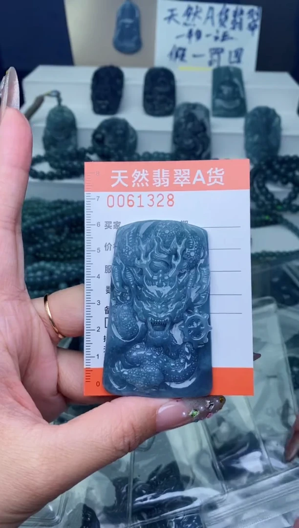 翡翠未镶嵌颈饰············