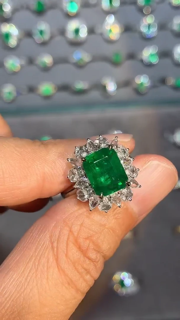 18K金镶嵌戒指祖母绿【闪购】3.55ct/展会同步价