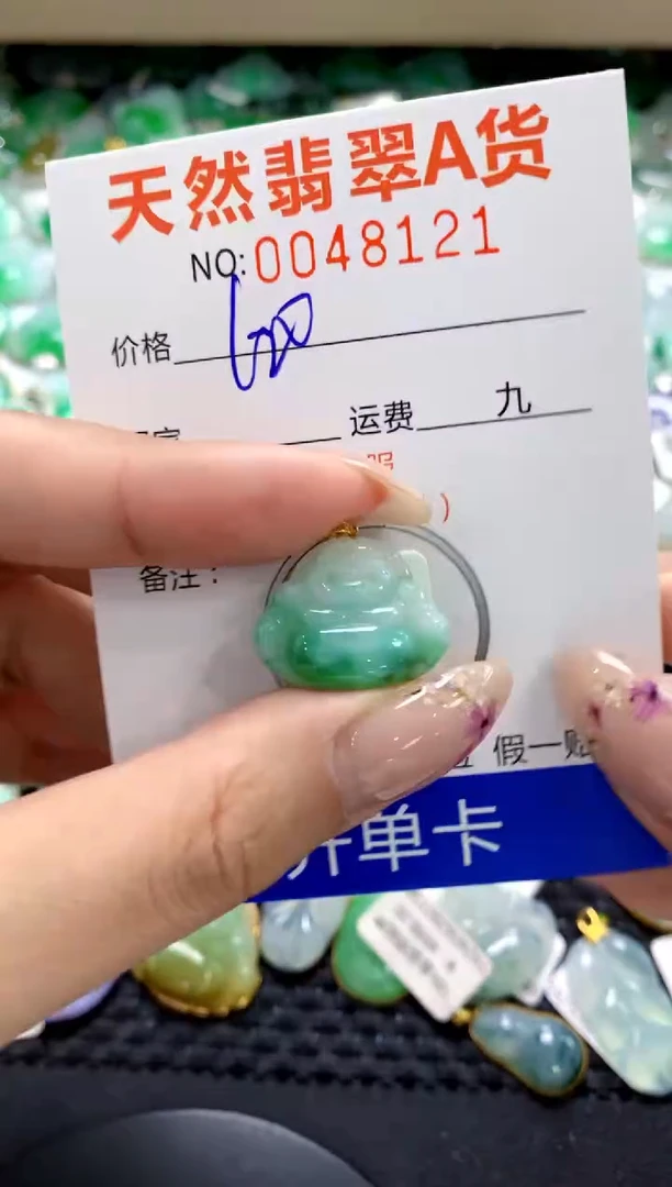 翡翠18K金镶嵌颈饰1111111111111111