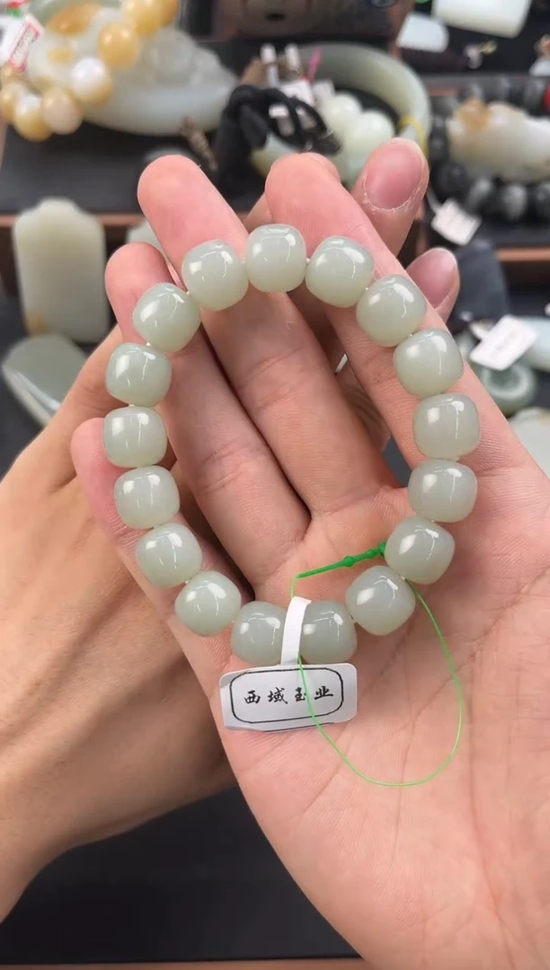 未镶嵌手串和田玉且末青白老型珠手串卡12微色差