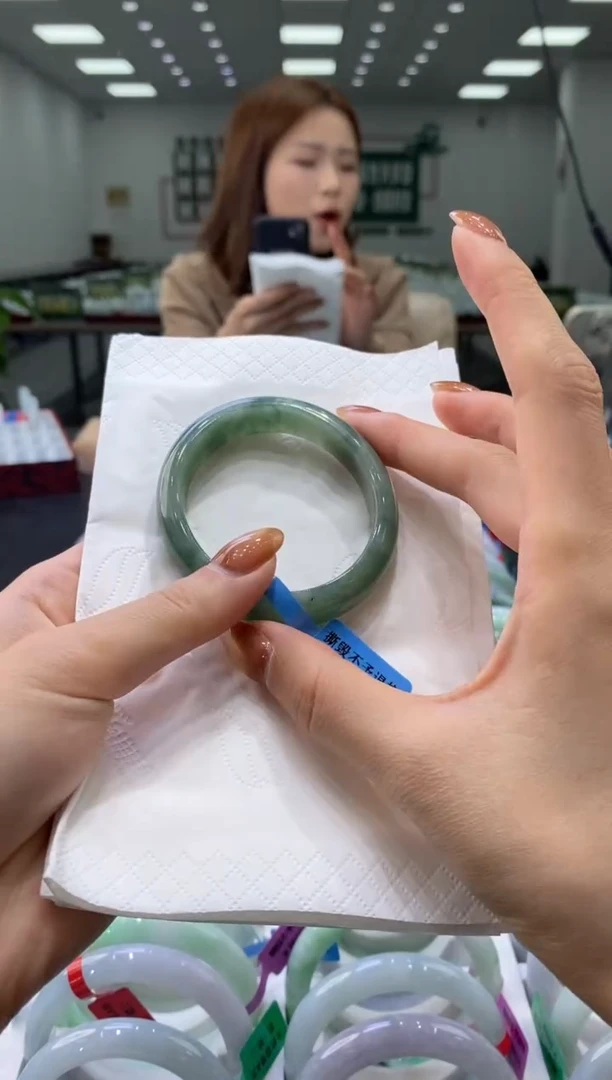 未镶嵌手镯翡翠多人00042563