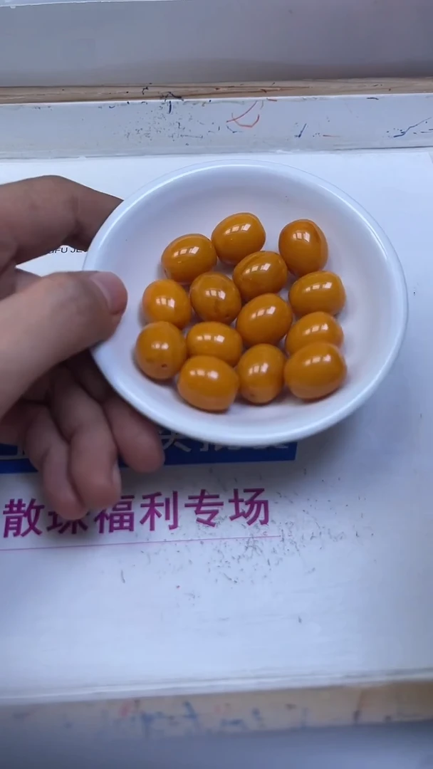 裸石蜜蜡未镶嵌M2011 鸡油黄蜜蜡14*16mm3个8.8元