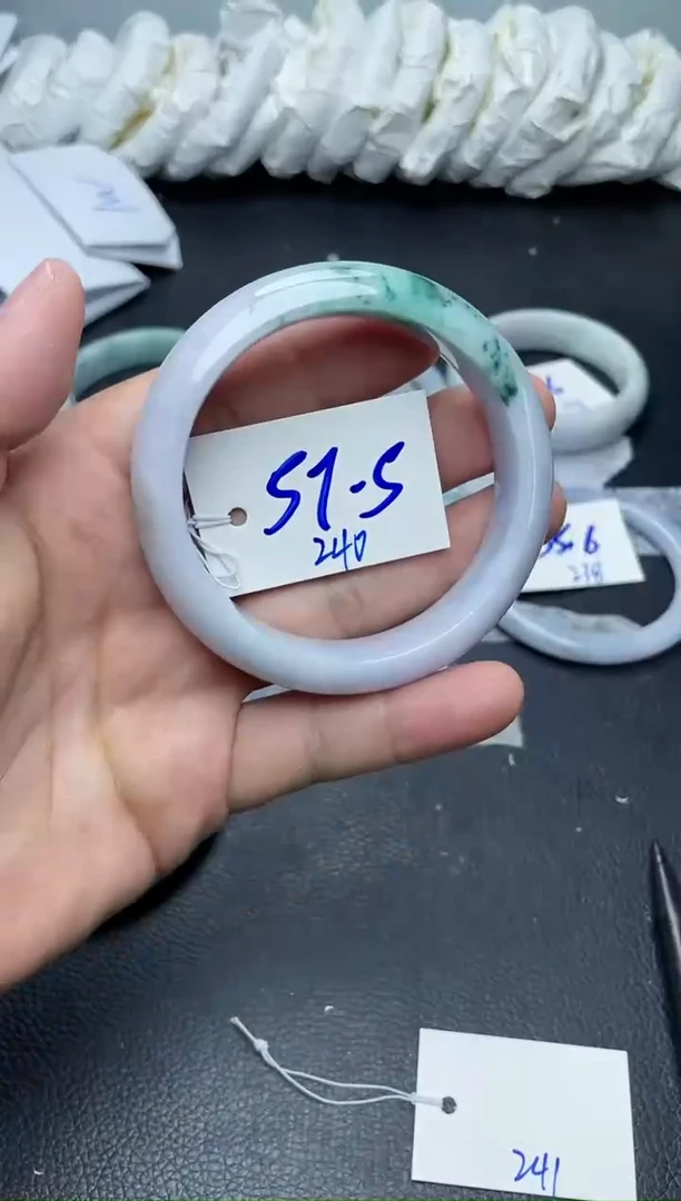未镶嵌手镯翡翠240