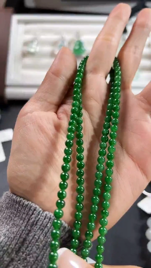 颈饰18K金镶嵌翡翠KBG1219-015