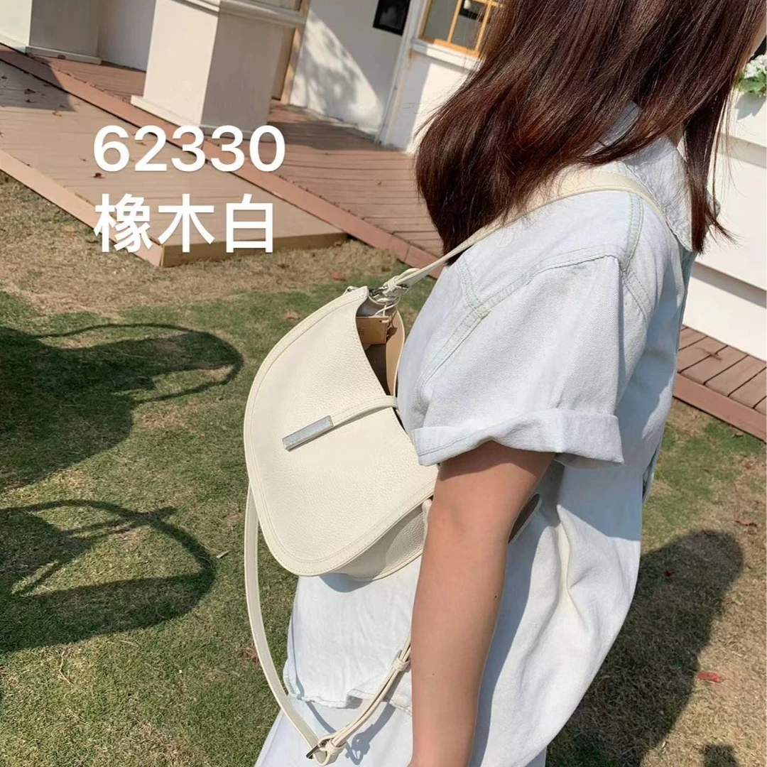 【芝麻集】SK-62330-橡木白RAIN.CUN简约休闲百搭腋下斜跨轻奢女包