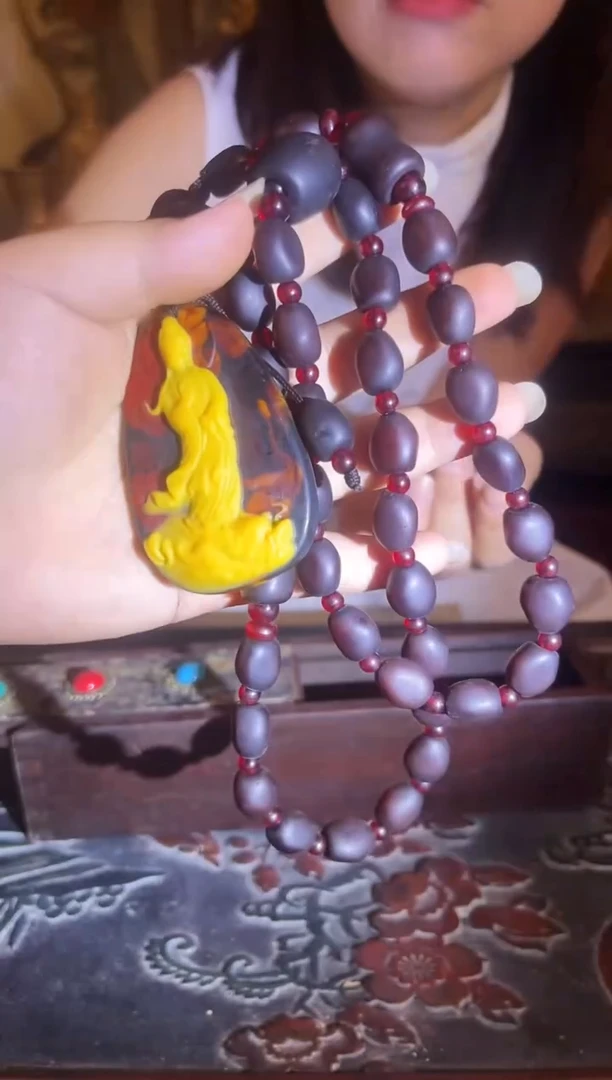 未镶嵌颈饰蜜蜡蜜蜡长串 观音像吊坠 一件