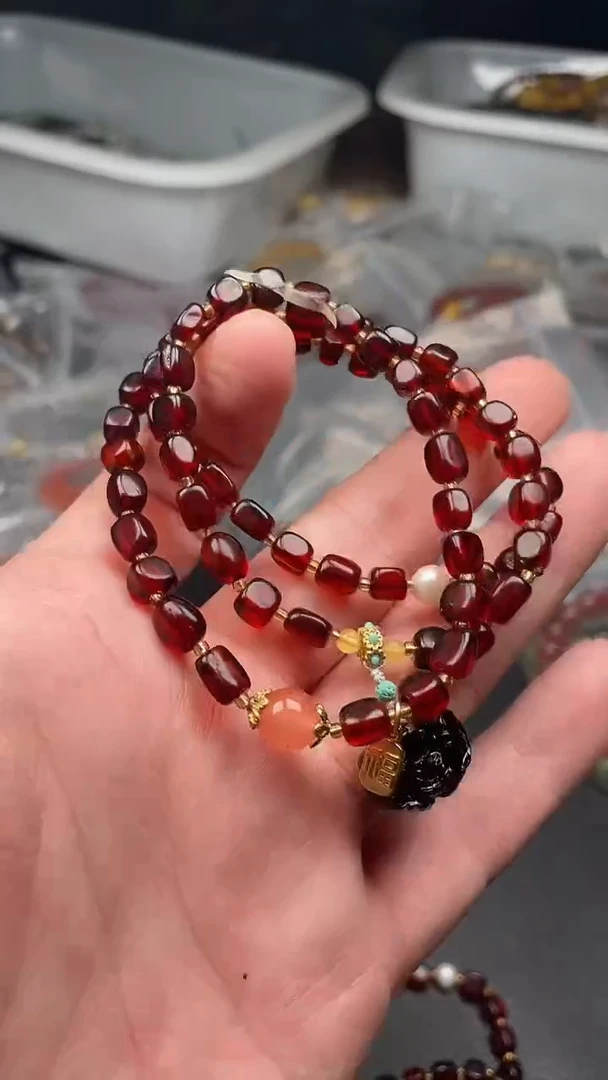 未镶嵌颈饰血珀多样性发货拍一发一