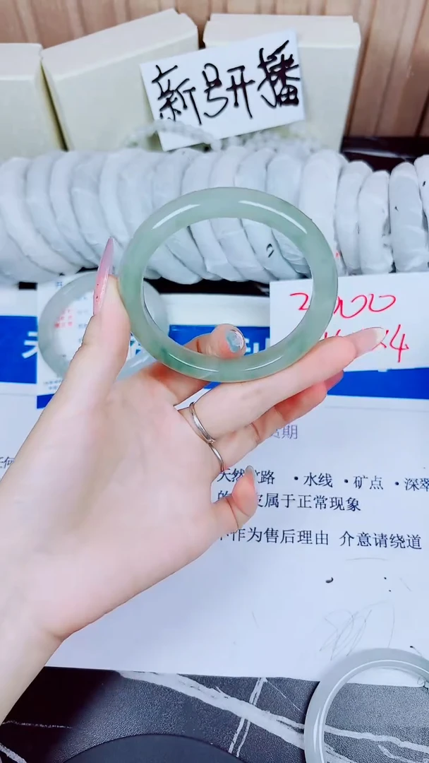 石英质玉手镯未镶嵌208/62.2