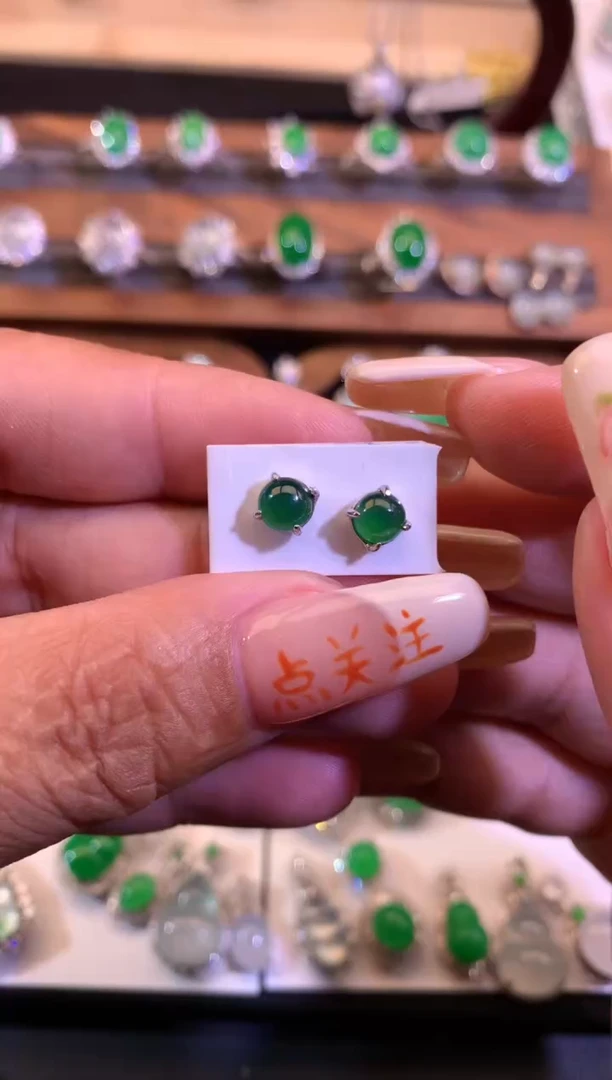 【闪购商品】翡翠耳饰未镶嵌缅甸天然A货翡翠