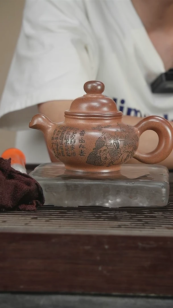 茶壶紫砂范菊英制，带证300CC103号