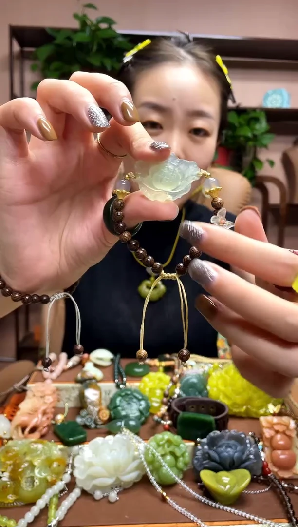 未镶嵌岫玉吊坠多样性发货发其中之一