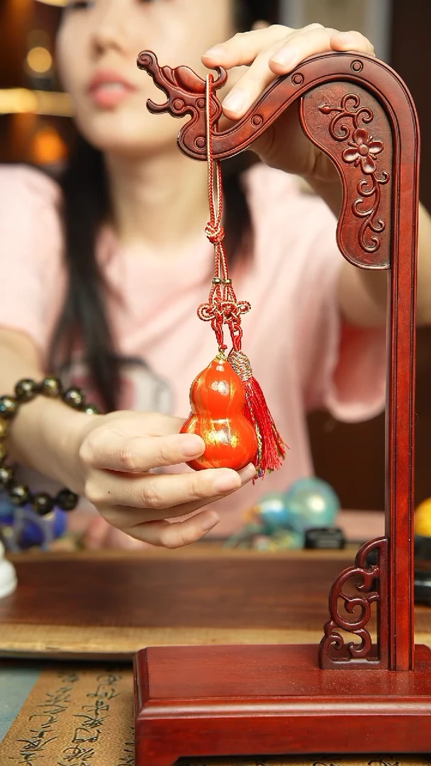 817号漂漆小手捻葫芦车挂
