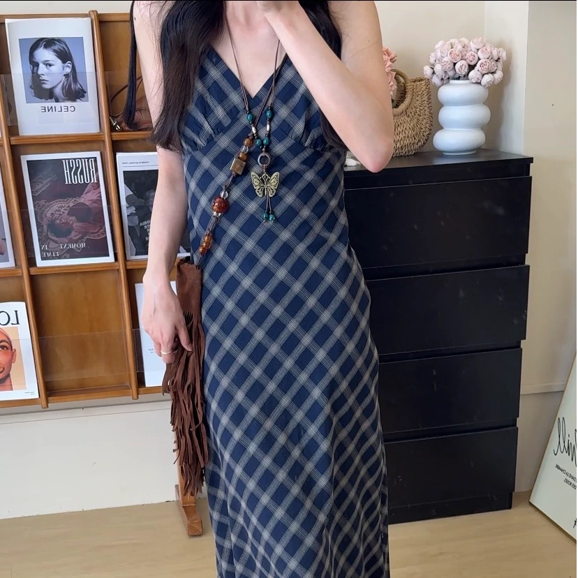 小众复古蓝色格子吊带连衣裙女夏季绝美收腰设计感a字裙